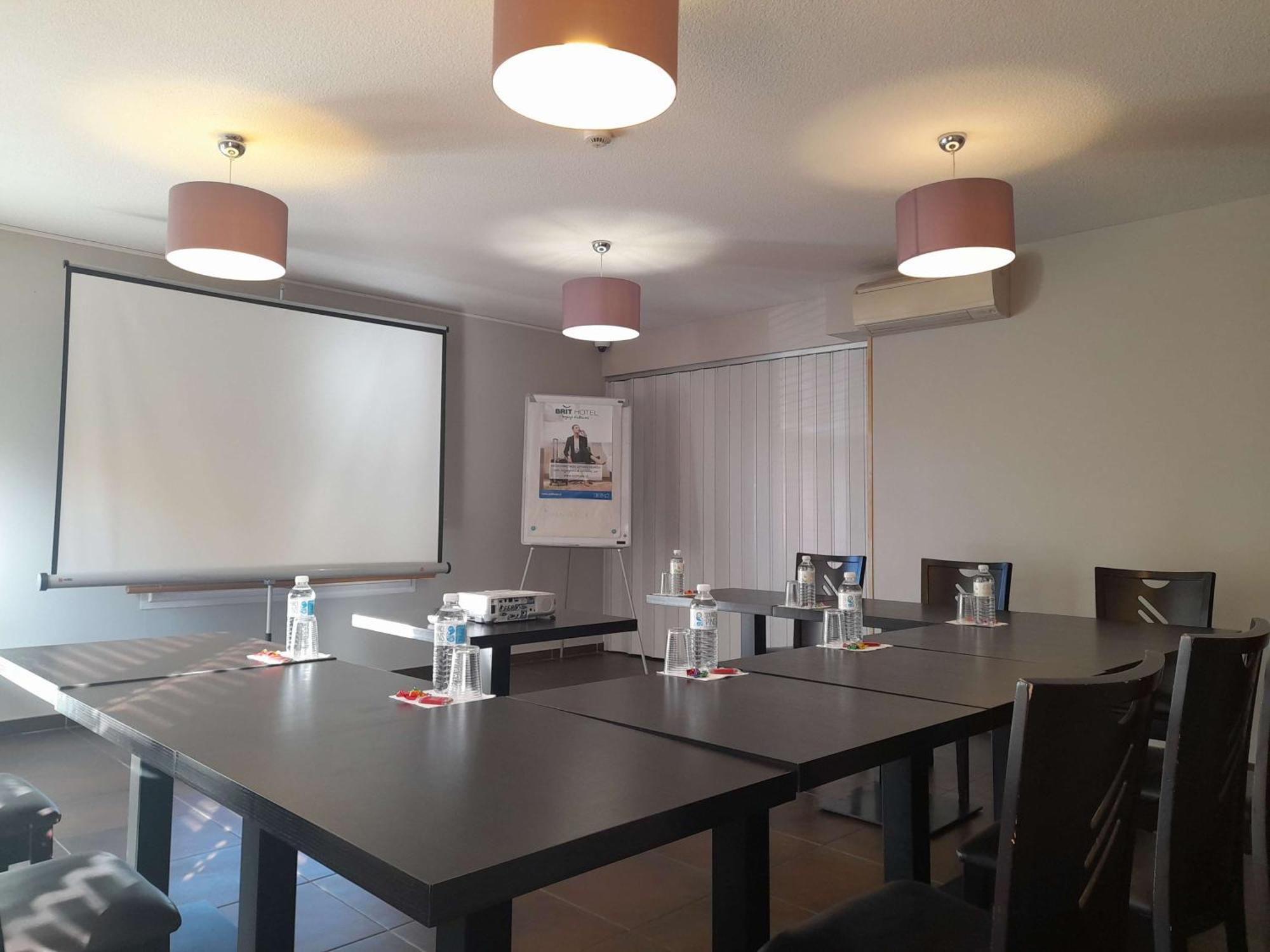 Brit Hotel Confort מונטובן מראה חיצוני תמונה