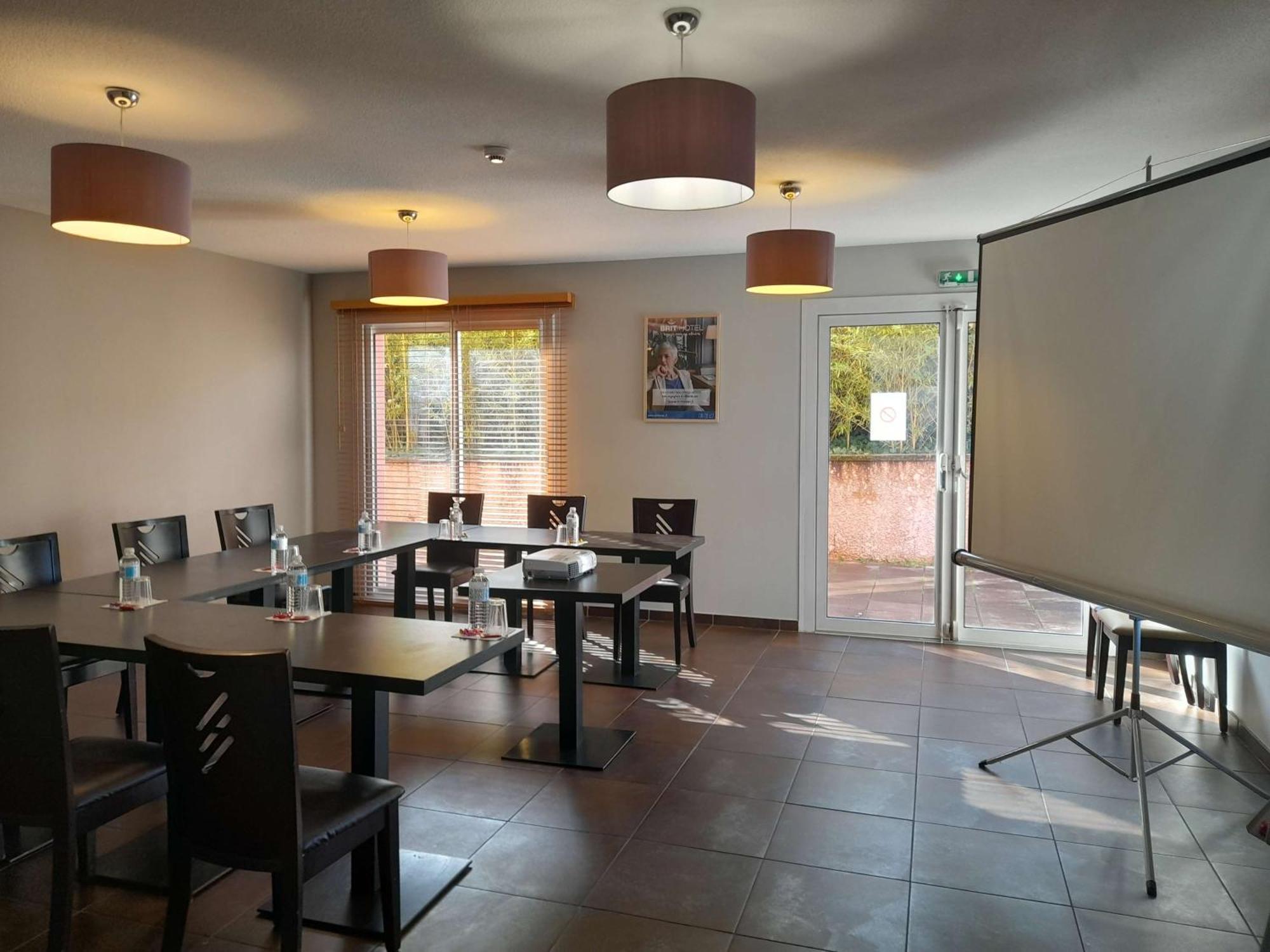 Brit Hotel Confort מונטובן מראה חיצוני תמונה