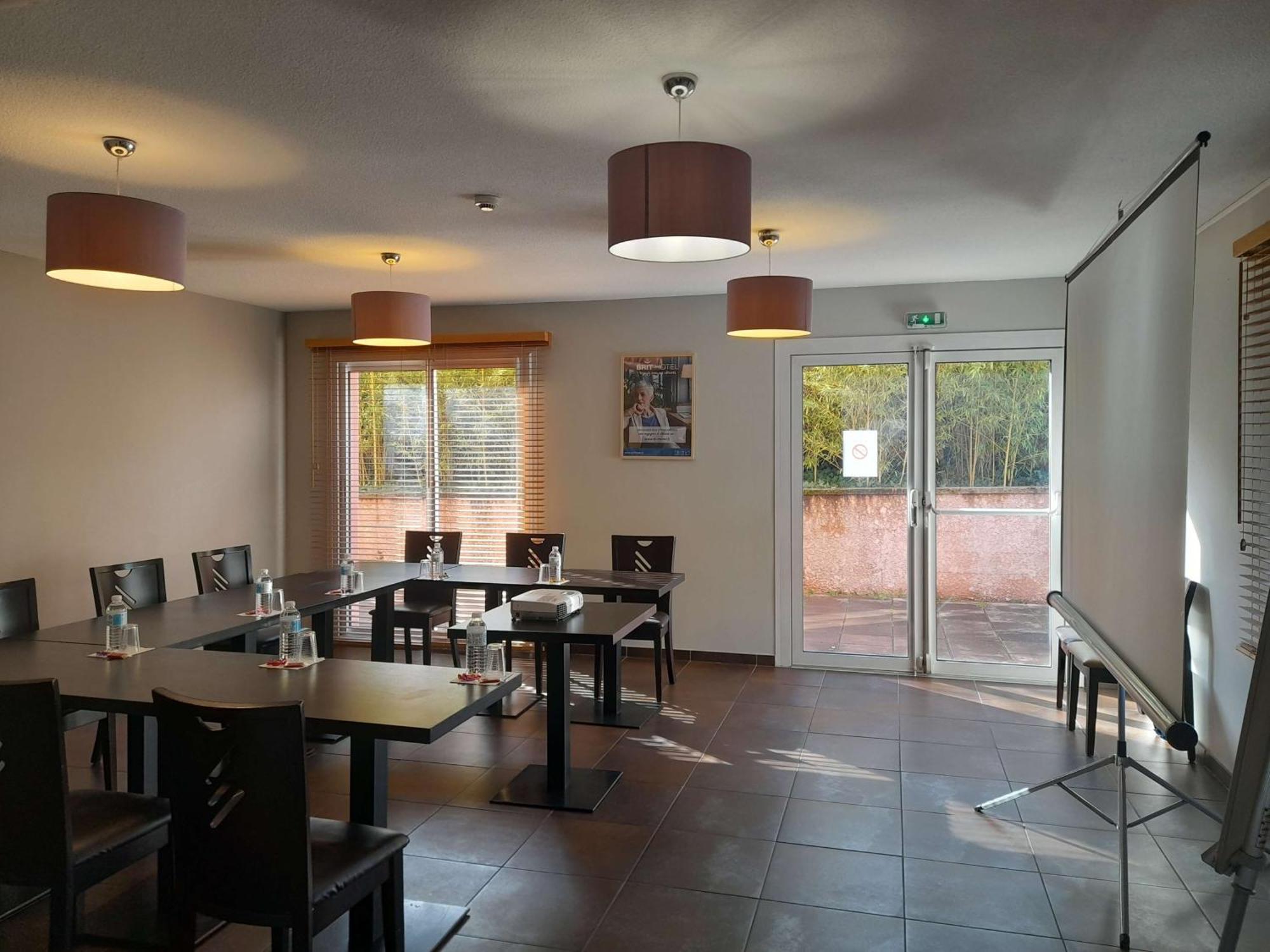 Brit Hotel Confort מונטובן מראה חיצוני תמונה