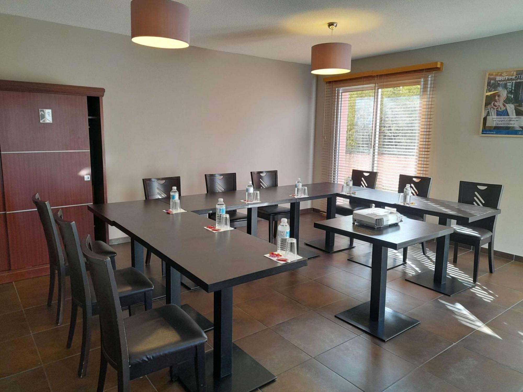 Brit Hotel Confort מונטובן מראה חיצוני תמונה