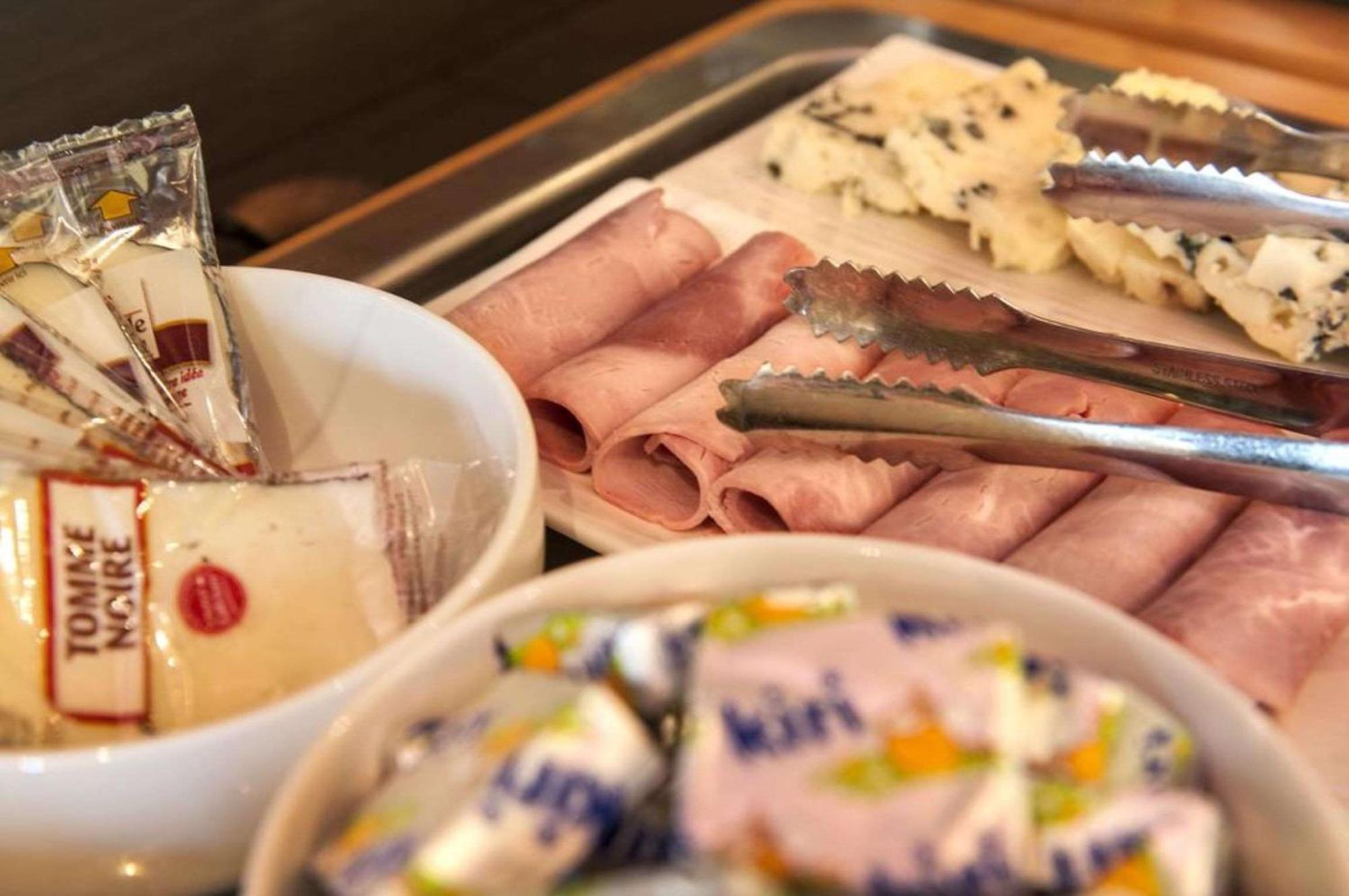 Brit Hotel Confort מונטובן מראה חיצוני תמונה