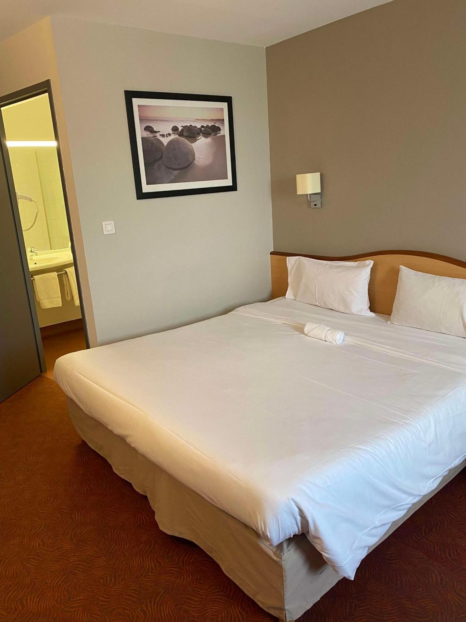 Brit Hotel Confort מונטובן מראה חיצוני תמונה