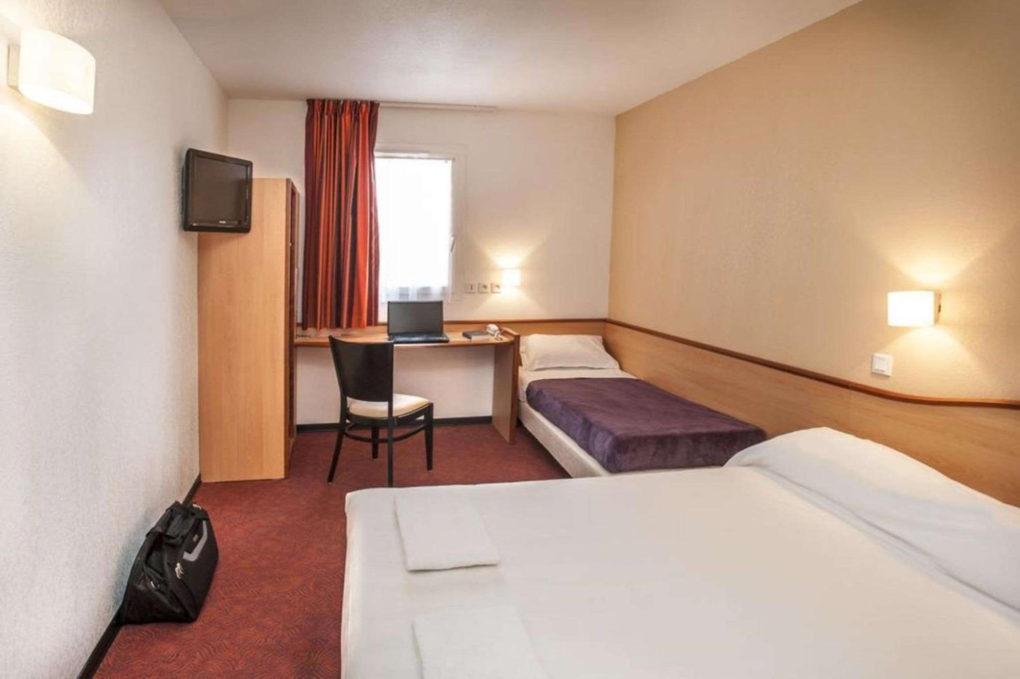 Brit Hotel Confort מונטובן מראה חיצוני תמונה