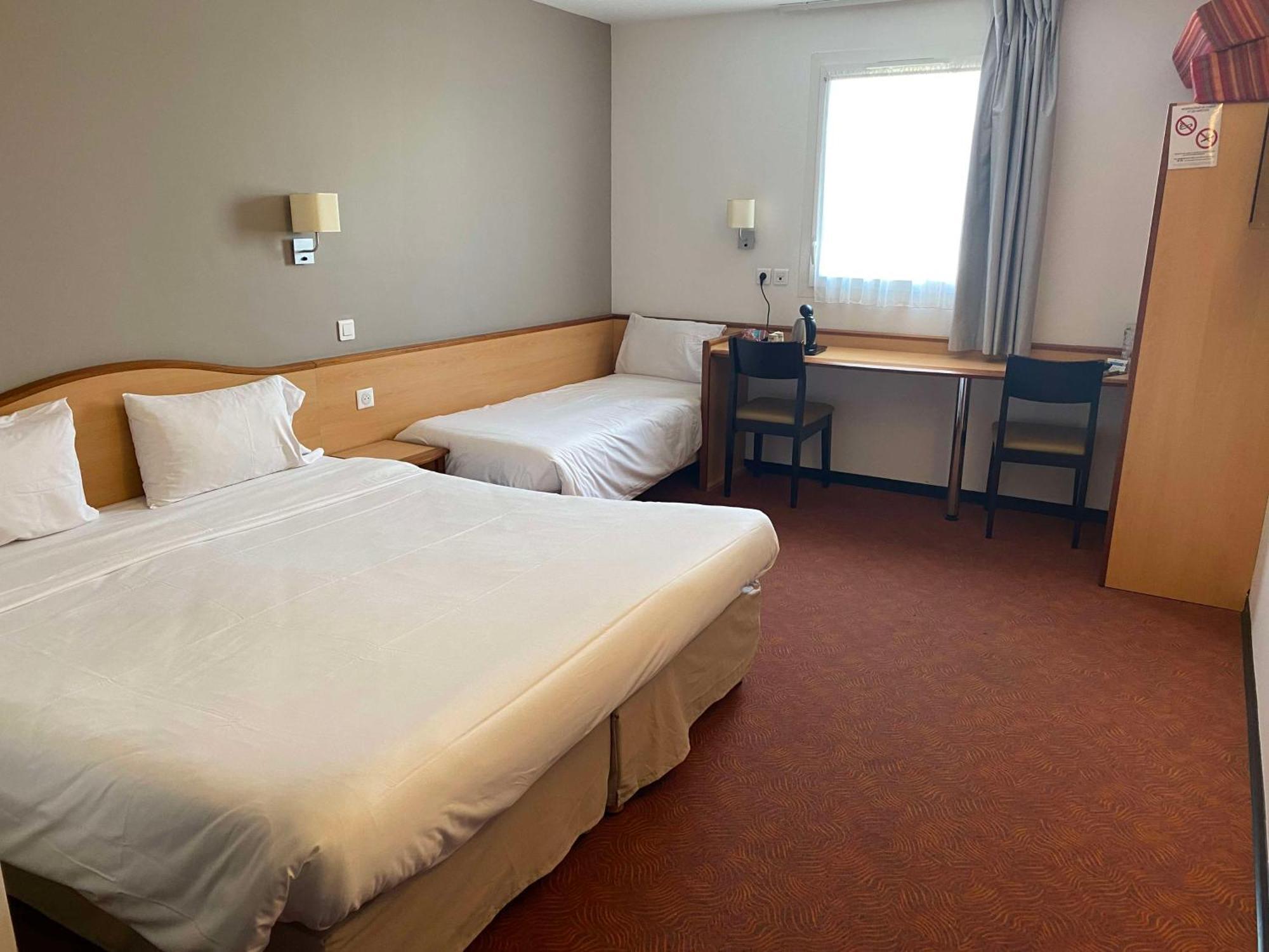 Brit Hotel Confort מונטובן מראה חיצוני תמונה