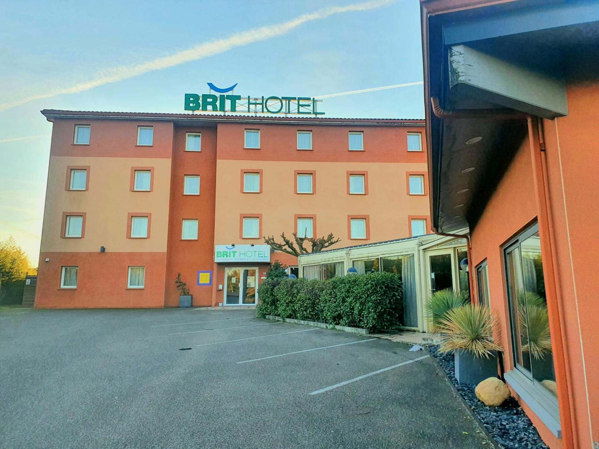 Brit Hotel Confort מונטובן מראה חיצוני תמונה