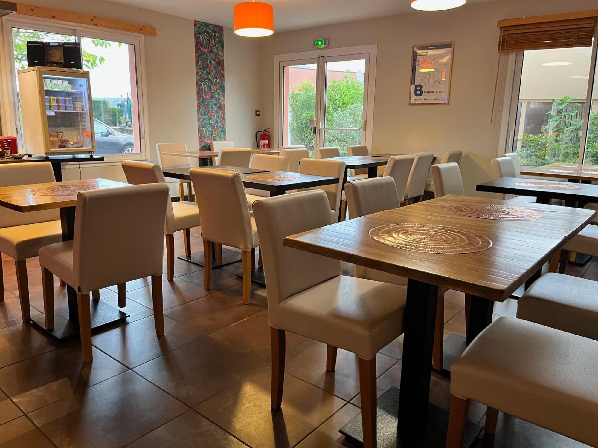Brit Hotel Confort מונטובן מראה חיצוני תמונה