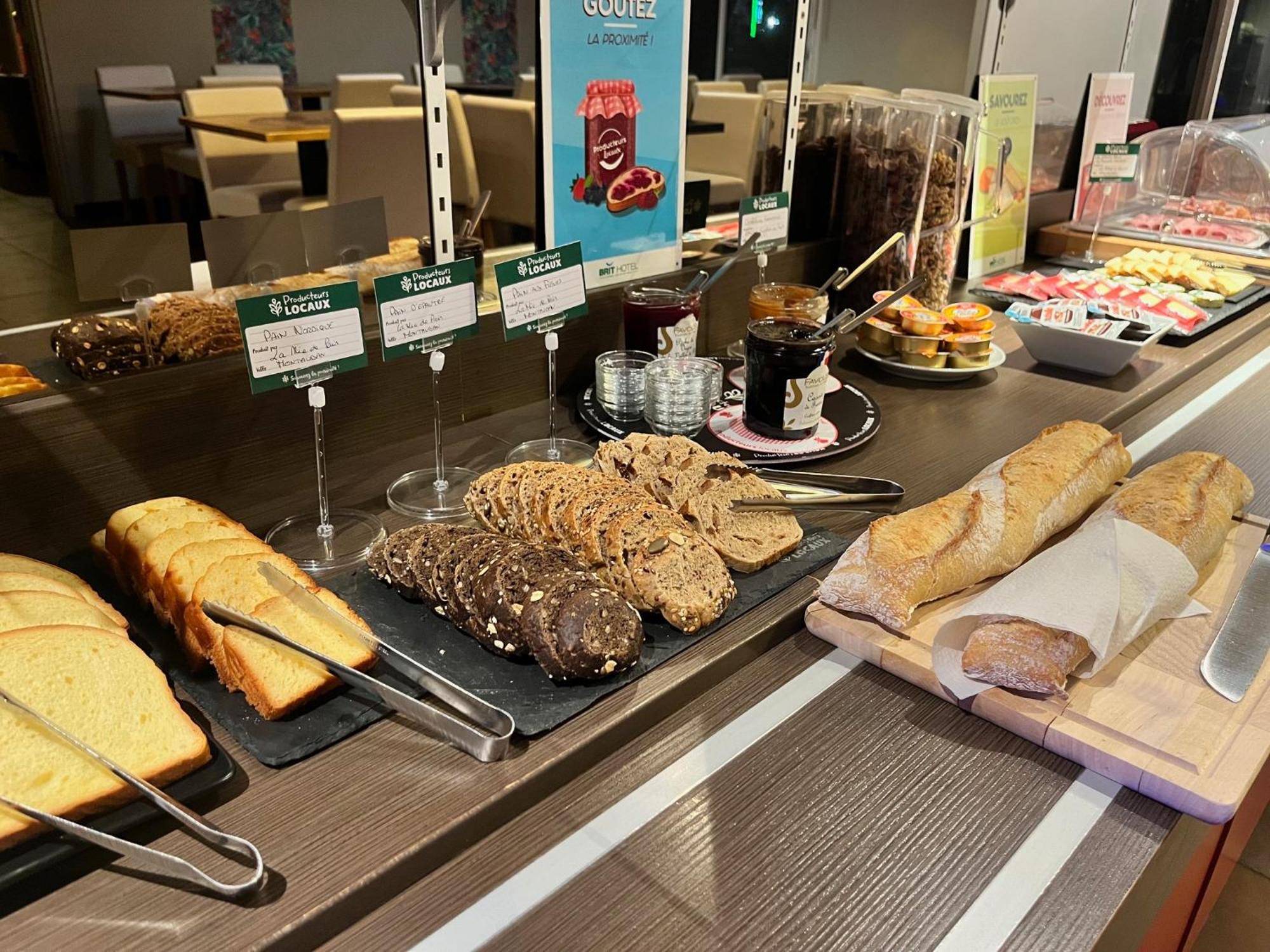 Brit Hotel Confort מונטובן מראה חיצוני תמונה