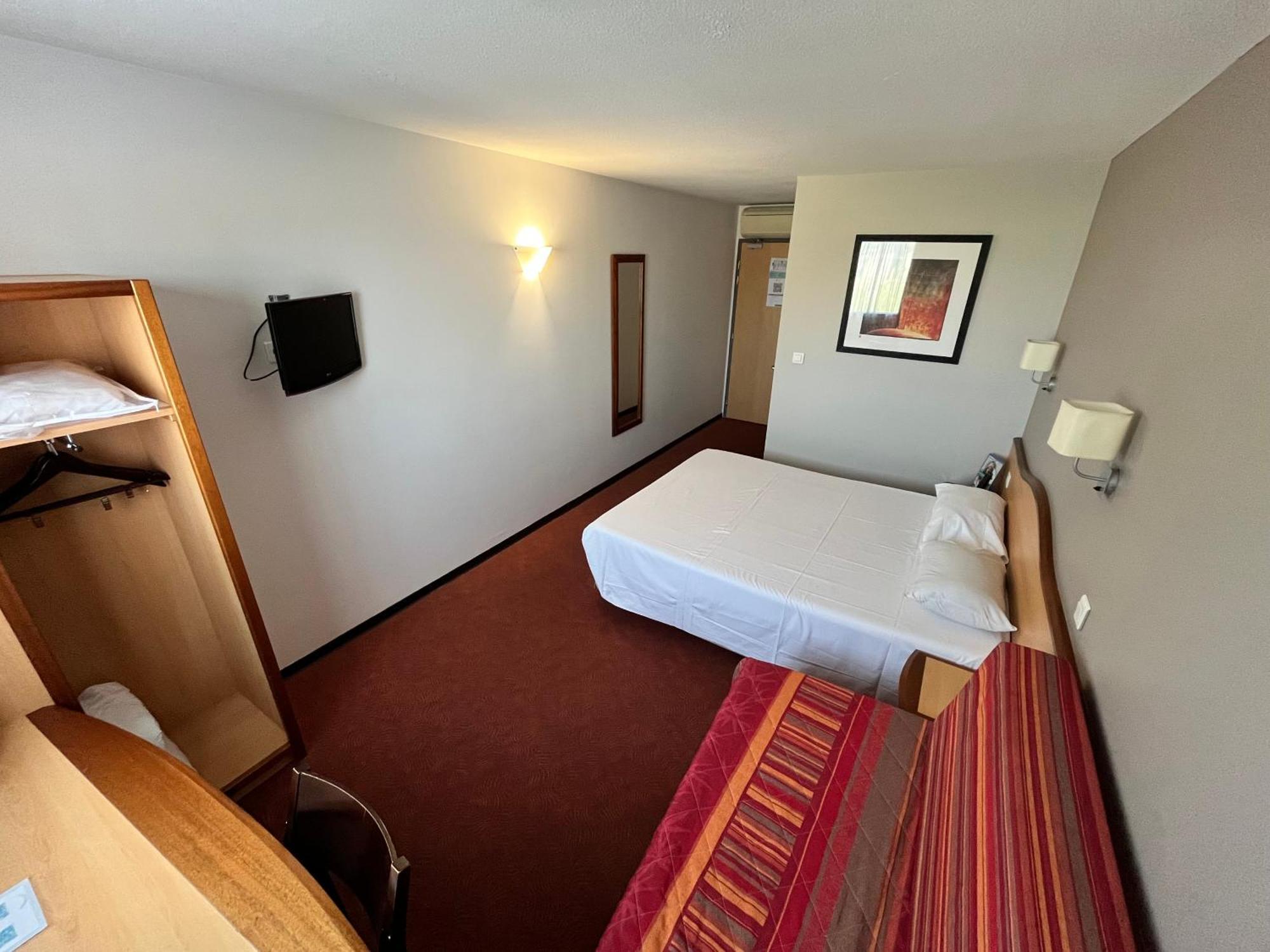 Brit Hotel Confort מונטובן מראה חיצוני תמונה