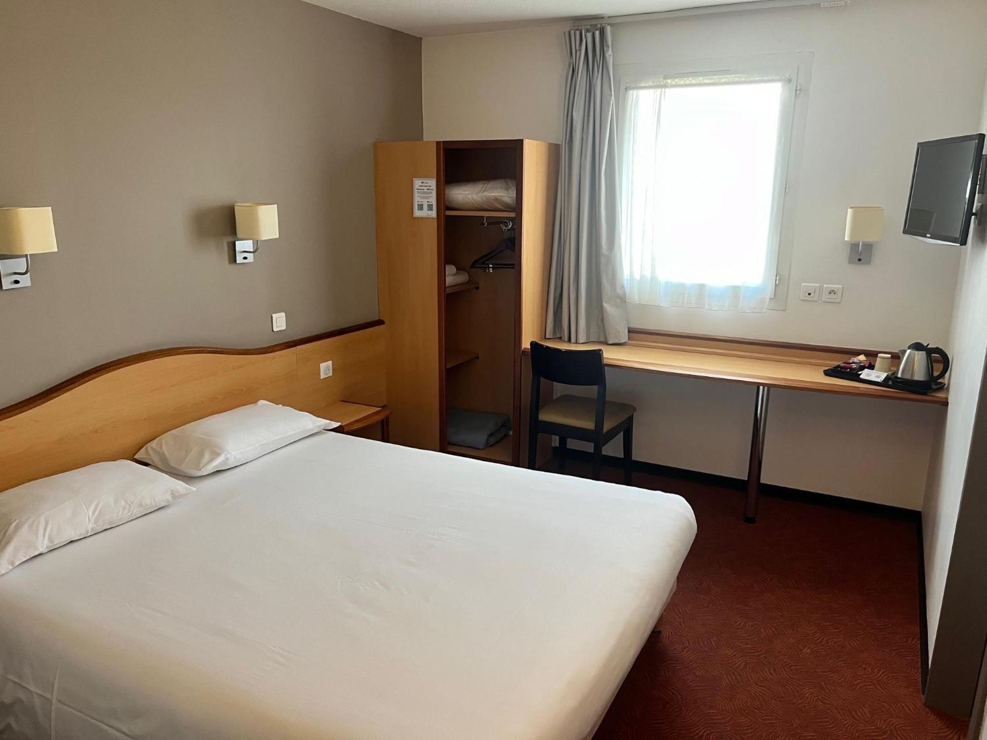 Brit Hotel Confort מונטובן מראה חיצוני תמונה