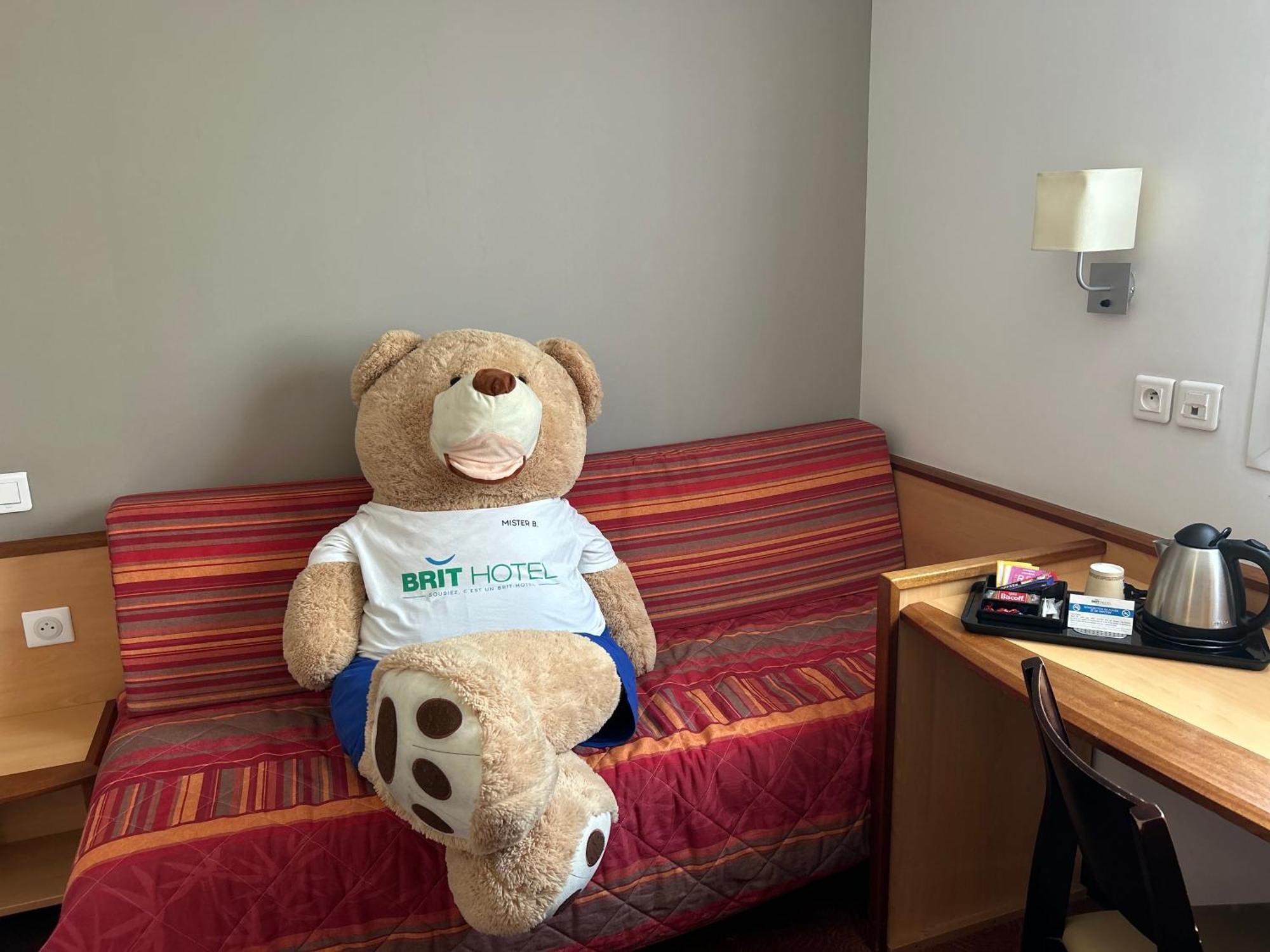 Brit Hotel Confort מונטובן מראה חיצוני תמונה