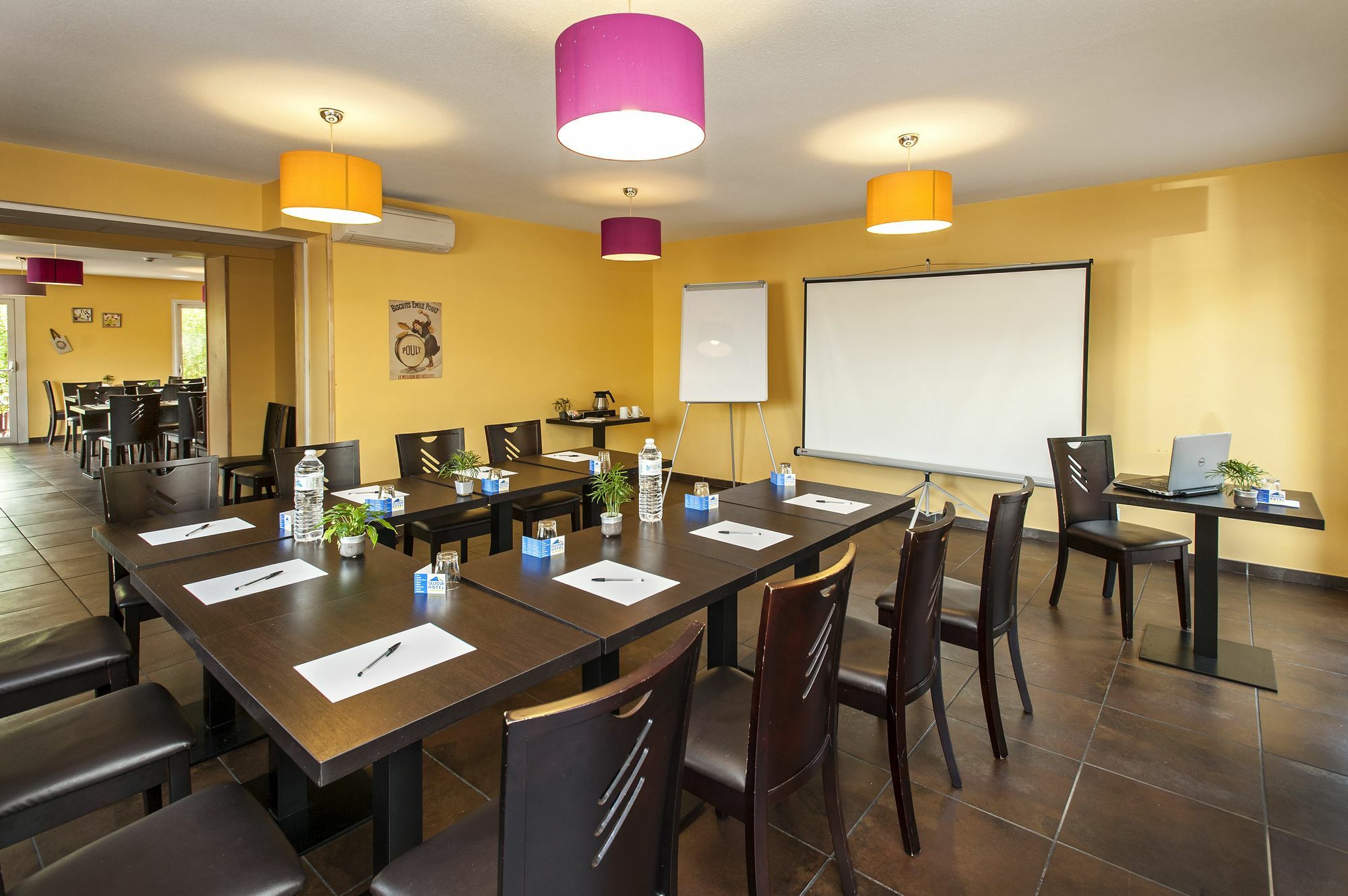 Brit Hotel Confort מונטובן מראה חיצוני תמונה